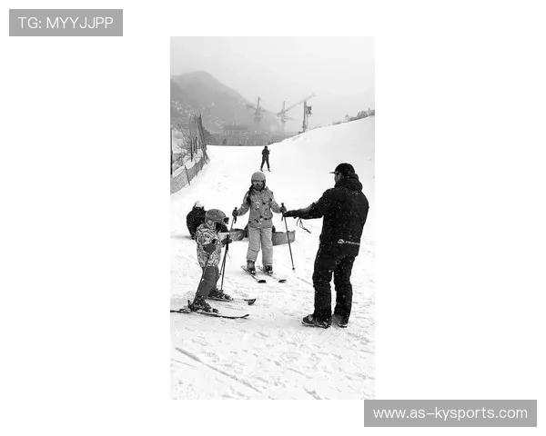 高山滑雪训练营组织跨地区交流提升教练与学员能力，高山滑雪运动训练计划